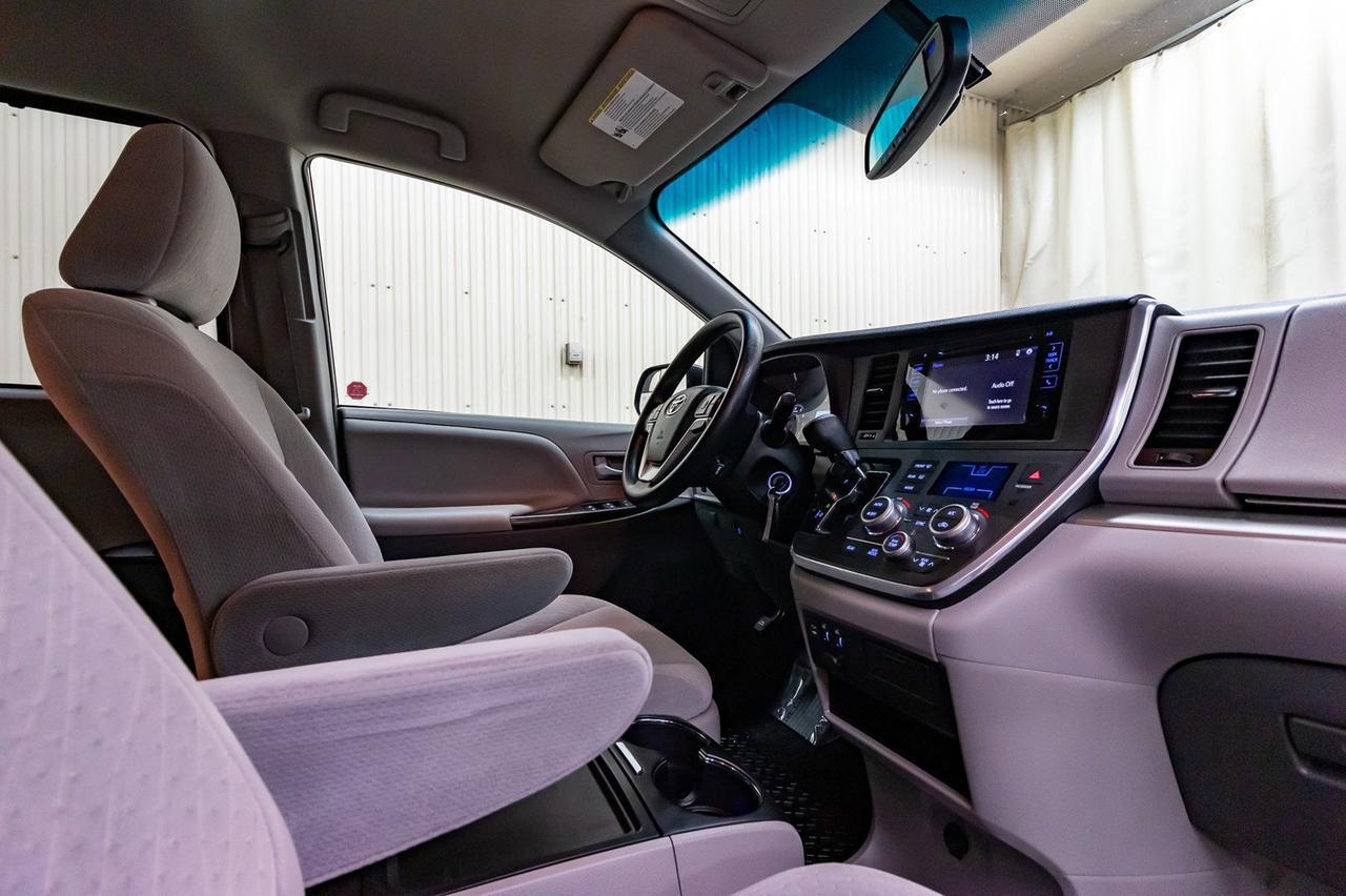 2016 Toyota Sienna LE BCam Red Deer AB