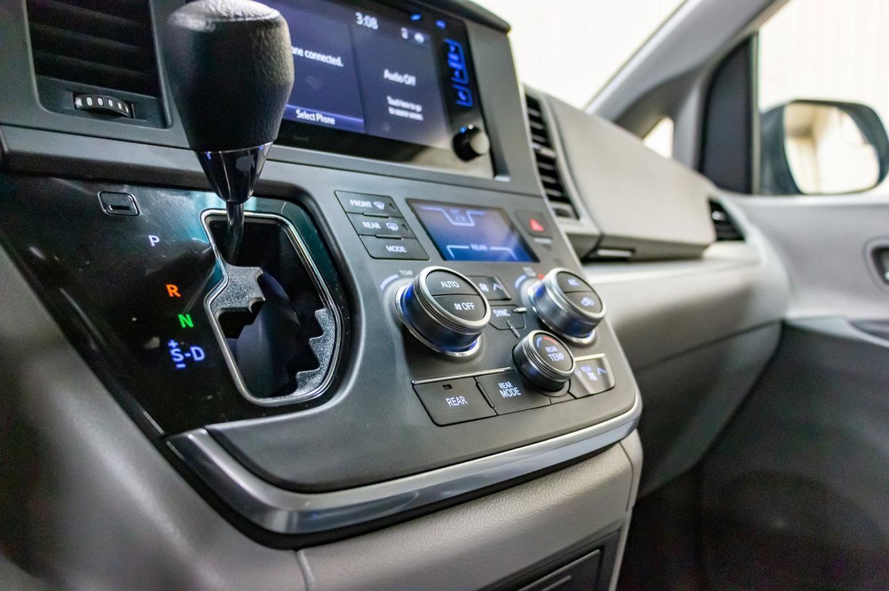 2016 Toyota Sienna LE BCam Red Deer AB