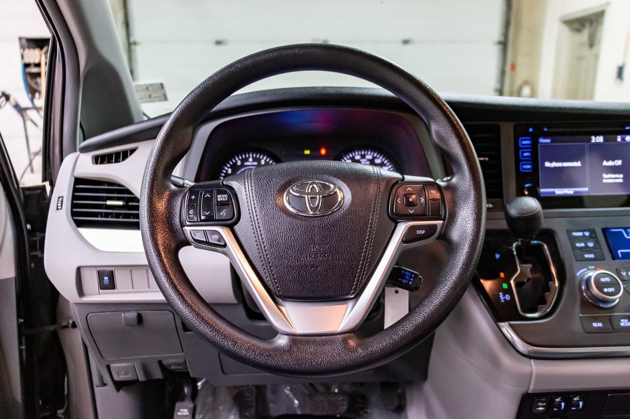 2016 Toyota Sienna LE BCam Red Deer AB