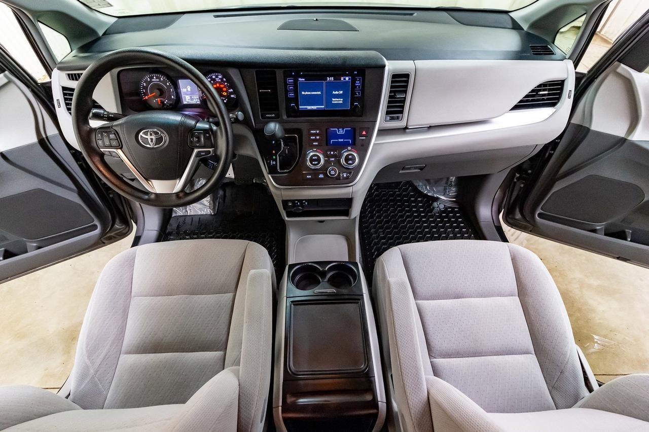 2016 Toyota Sienna LE BCam Red Deer AB