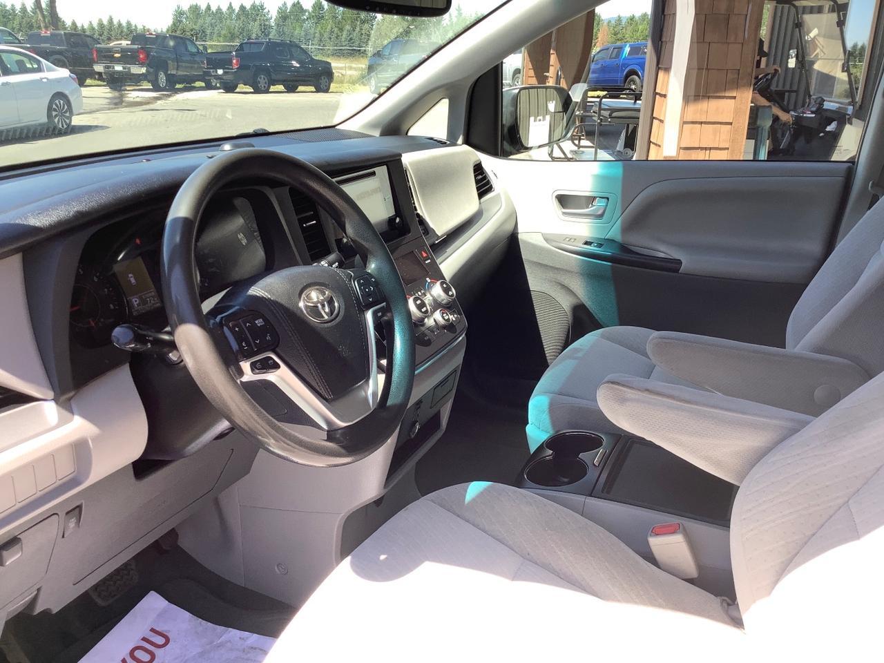 2016 Toyota Sienna LE FWD 8-Passenger V6 Hayden ID