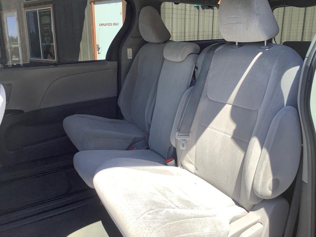 2016 Toyota Sienna LE FWD 8-Passenger V6 Hayden ID