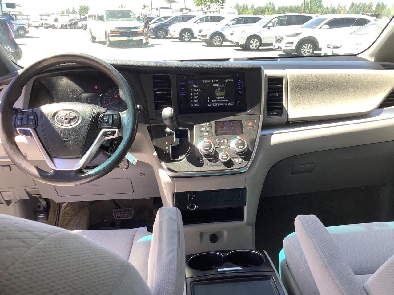 2016 Toyota Sienna LE FWD 8-Passenger V6 Hayden ID
