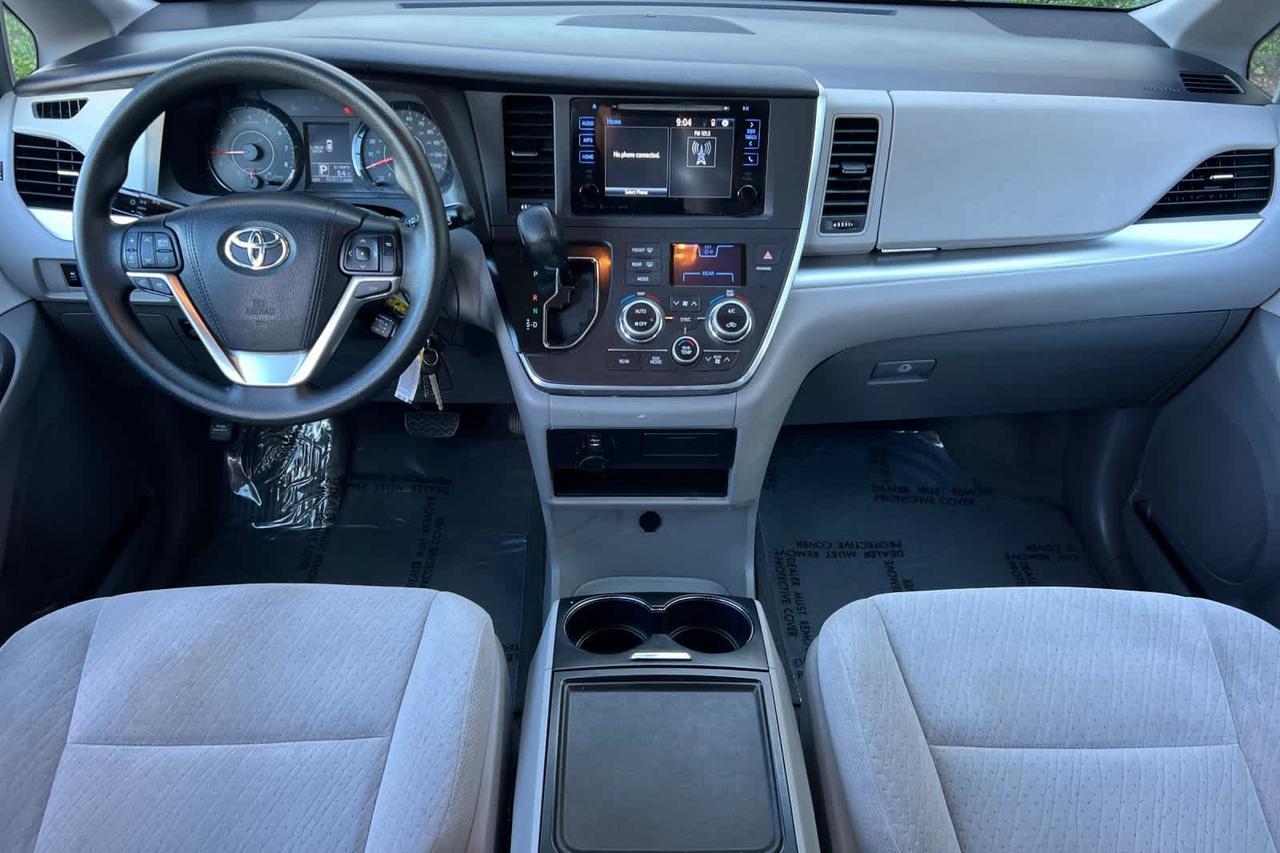 2016 Toyota Sienna LE
