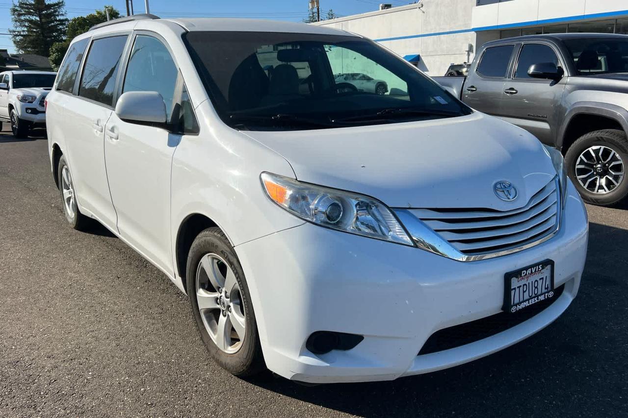 2016 Toyota Sienna LE