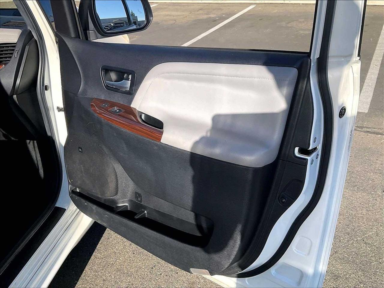 2016 Toyota Sienna Ltd Roseville CA
