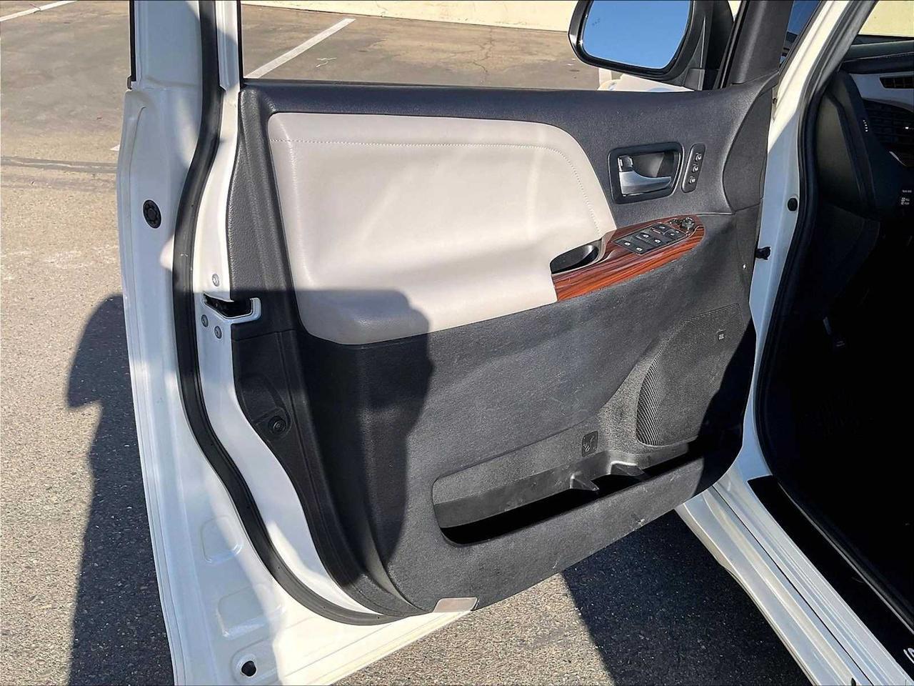 2016 Toyota Sienna Ltd Roseville CA