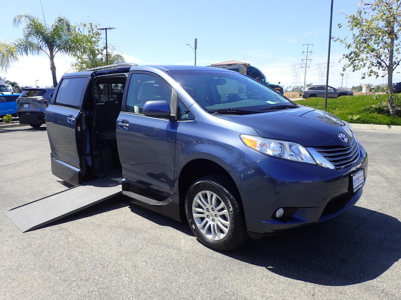 2016 Toyota Sienna XLE