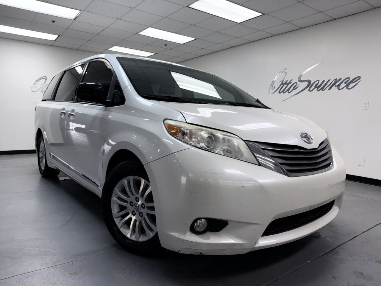 2016 Toyota Sienna XLE
