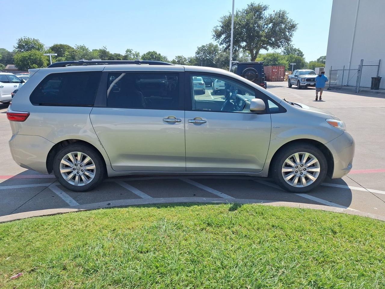 2016 Toyota Sienna XLE Hurst TX