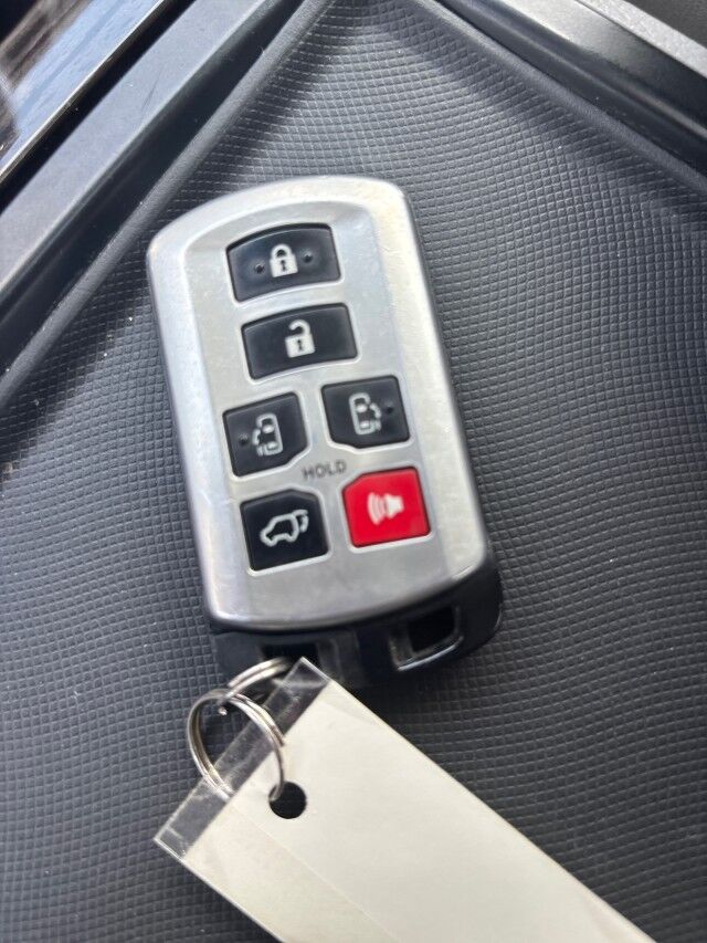 2016 Toyota Sienna XLE Premium Cleveland OH