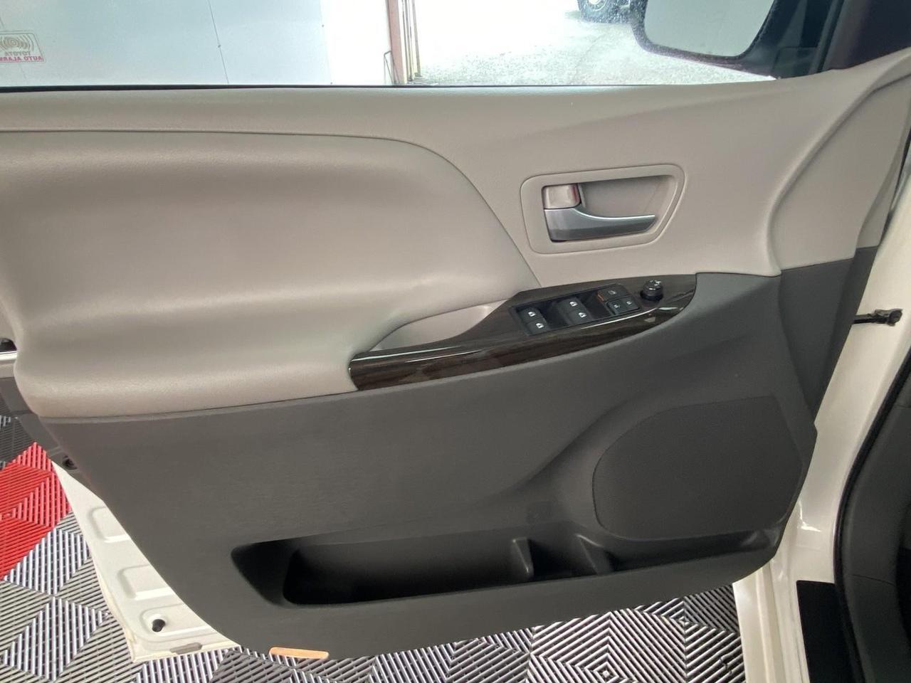 2016 Toyota Sienna XLE Premium Richmond Hill NY