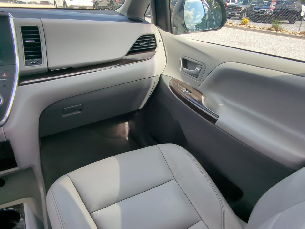 2016 Toyota Sienna XLE Premium Winder GA