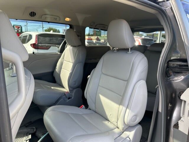 2016 Toyota Sienna XLE Premium Worcester MA