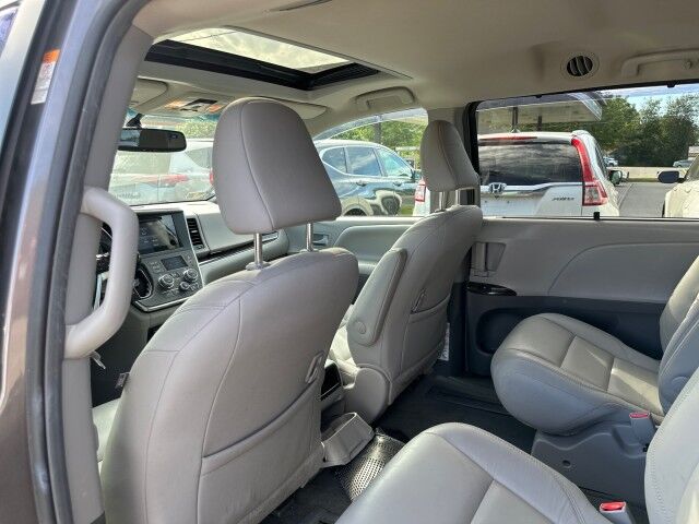 2016 Toyota Sienna XLE Premium Worcester MA
