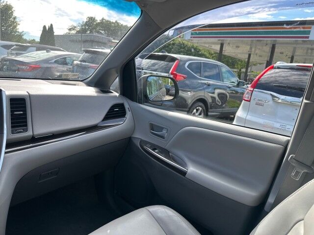 2016 Toyota Sienna XLE Premium Worcester MA