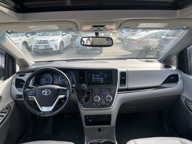 2016 Toyota Sienna XLE Premium Worcester MA