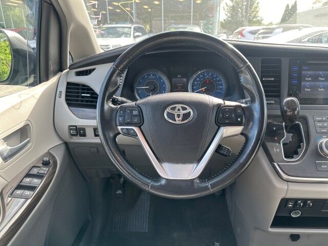 2016 Toyota Sienna XLE Premium Worcester MA