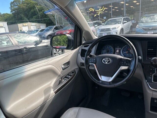 2016 Toyota Sienna XLE Premium Worcester MA