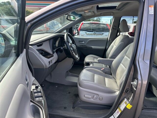 2016 Toyota Sienna XLE Premium Worcester MA