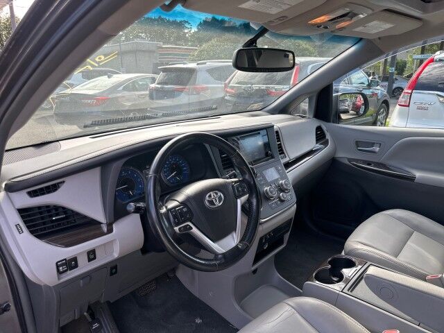 2016 Toyota Sienna XLE Premium Worcester MA