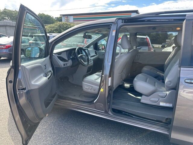 2016 Toyota Sienna XLE Premium Worcester MA