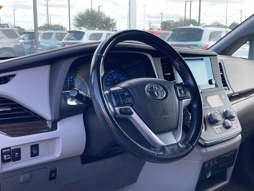 2016 Toyota Sienna XLE San Antonio TX