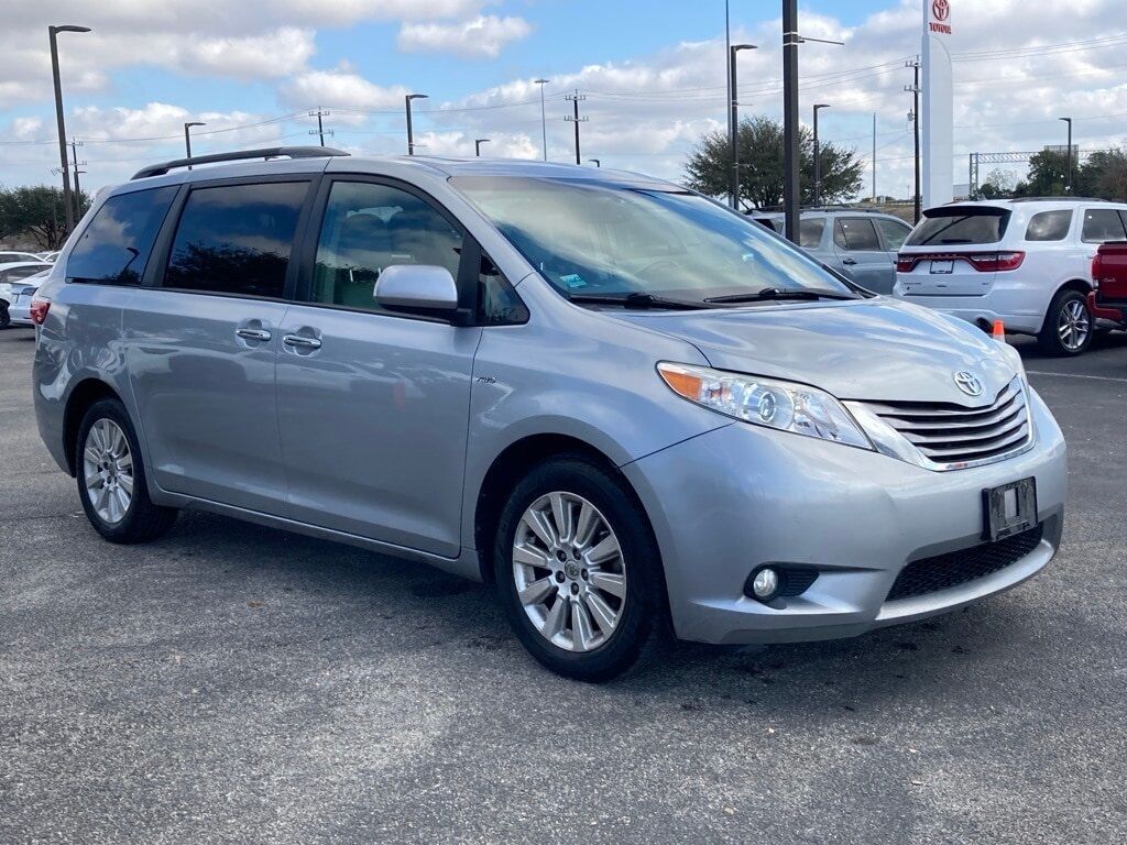 2016 Toyota Sienna XLE