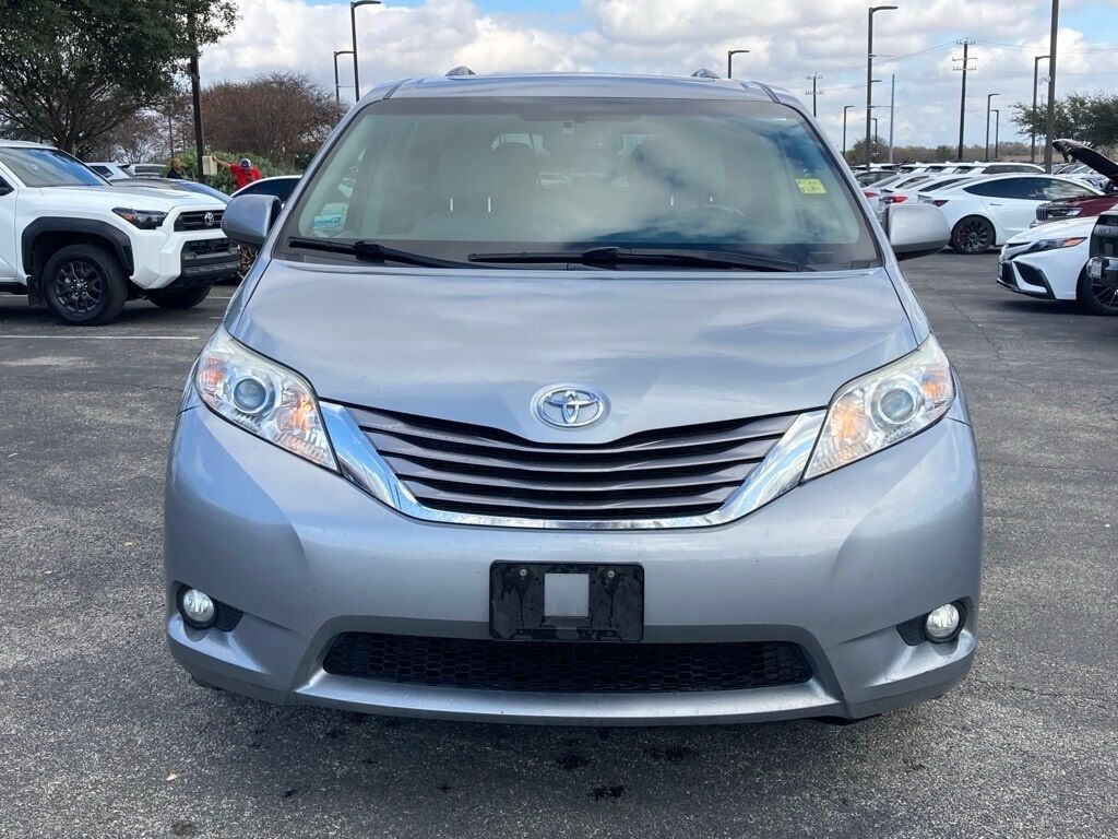 2016 Toyota Sienna XLE