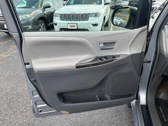 2016 Toyota Sienna XLE Worcester MA