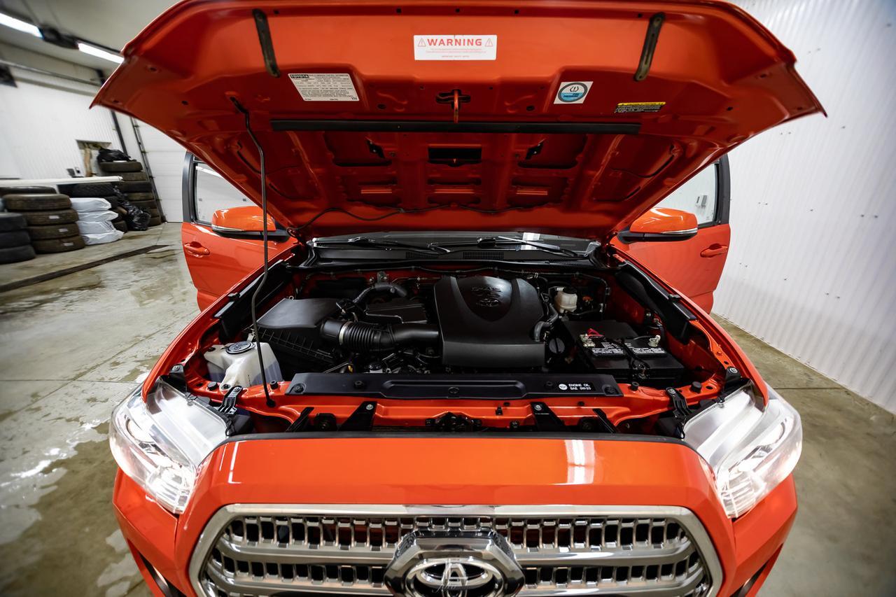 2016 Toyota Tacoma 4x4 Double Cab TRD Sport Manual Nav Roof BCam Red Deer AB