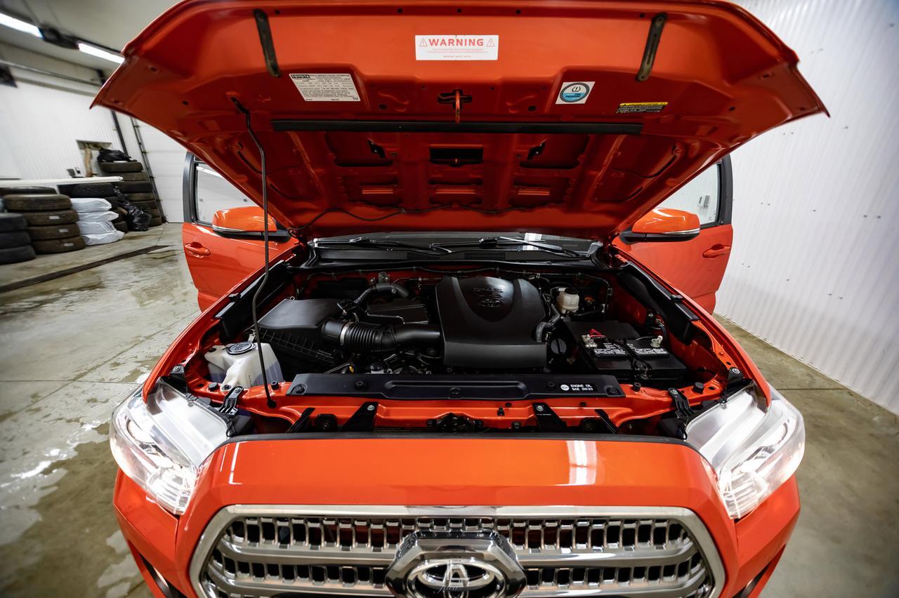 2016 Toyota Tacoma 4x4 Double Cab TRD Sport Manual Nav Roof BCam Red Deer AB