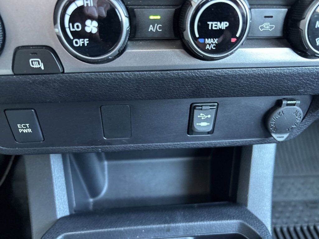 2016 Toyota Tacoma SR