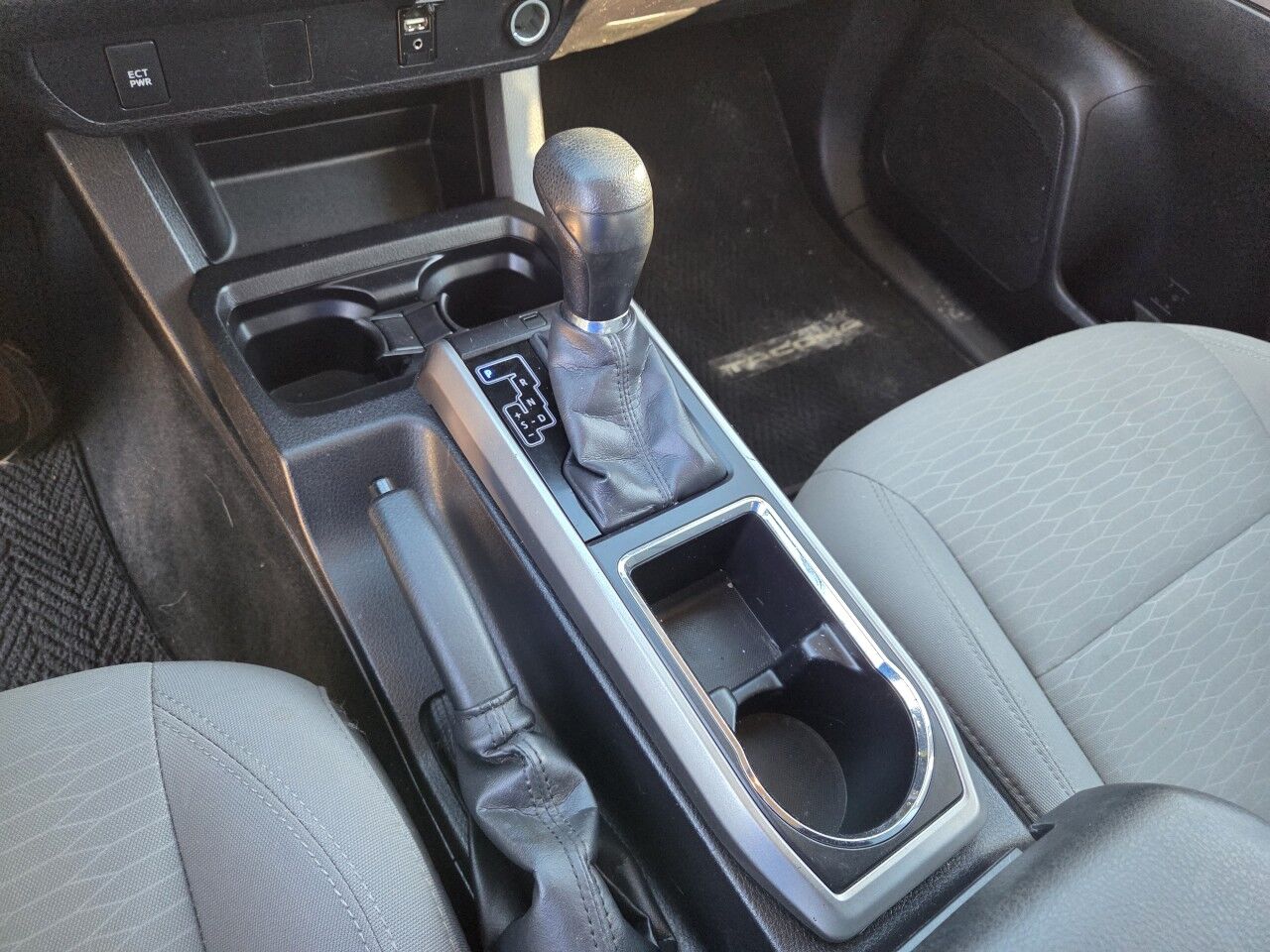 2016 Toyota Tacoma SR5 Charlton MA