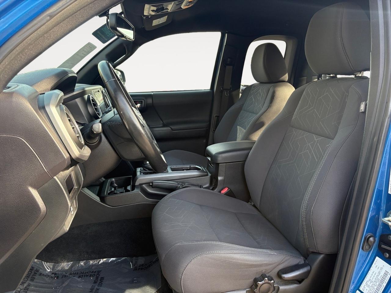 2016 Toyota Tacoma TRD Off Road, ONLY 20K ORIGINAL MILES, TOW PACKAGE, REAR SLIDING WINDOW, POWER AND HEATED MIRRORS, TINTED WINDOWS, REAR BUMPER STEP, REMOTE KEYLESS ENTRY, ONLY 1 OWNER, LOW MILES!, Virginia Beach VA