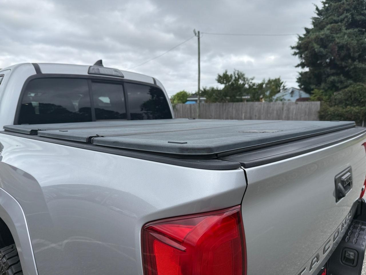 2016 Toyota Tacoma TRD Sport, TONNEAU COVER, BACKUP CAMERA, HEATED SEATS, BED LINER, TOW PACKAGE, SUNROOF, APPLE CARPLAY, BLIND SPOT ALERT, TAKE HOME THIS TACOMA TODAY! Norfolk VA