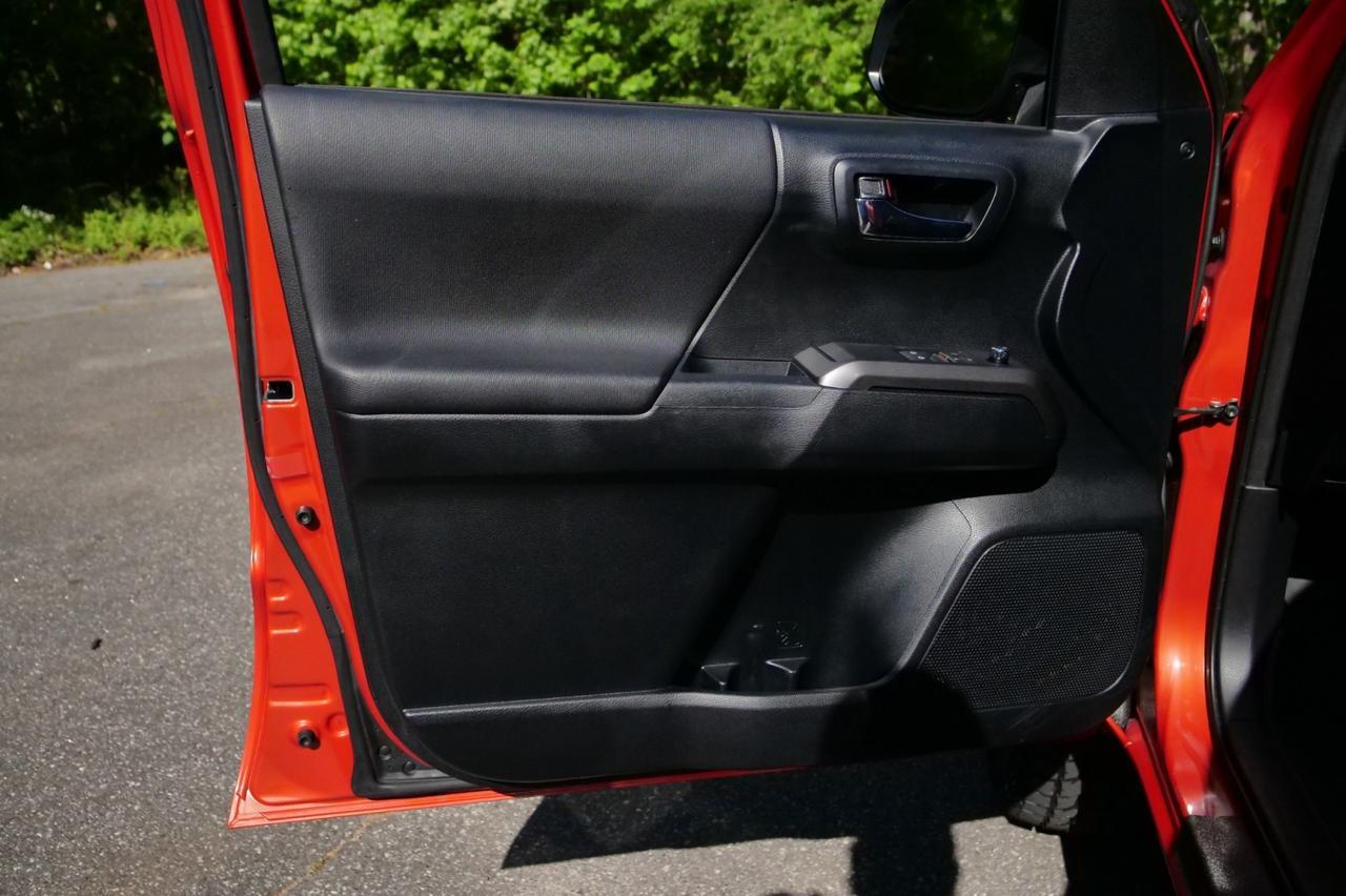 2016 Toyota Tacoma TRD Sport / V6 Tow Package / Navigation! Lincolnton NC