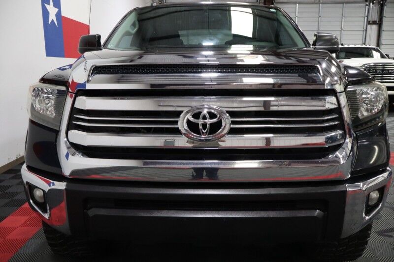 2016 Toyota Tundra 4WD Truck SR5 5.7L V8 Touch Screen 20in Wheels 35in Tires FREE WARRANTY Arlington TX