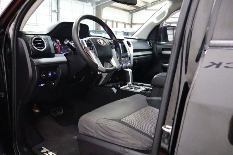 2016 Toyota Tundra 4WD Truck SR5 5.7L V8 Touch Screen 20in Wheels 35in Tires FREE WARRANTY Arlington TX