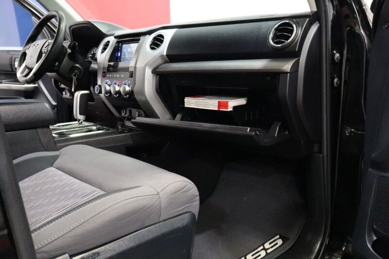 2016 Toyota Tundra 4WD Truck SR5 5.7L V8 Touch Screen 20in Wheels 35in Tires FREE WARRANTY Arlington TX