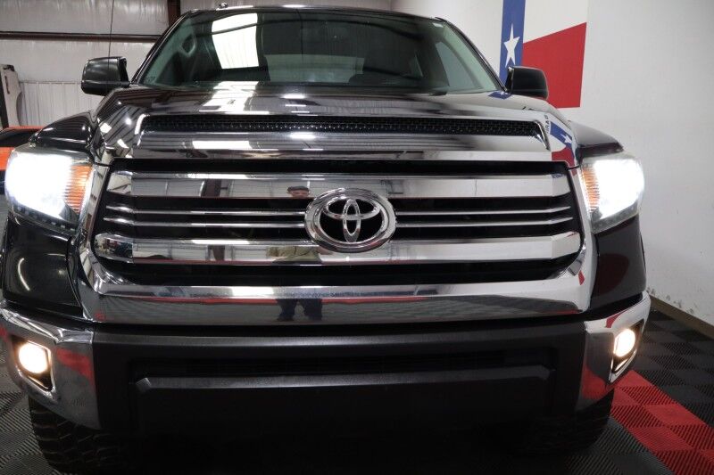 2016 Toyota Tundra 4WD Truck SR5 5.7L V8 Touch Screen 20in Wheels 35in Tires FREE WARRANTY Arlington TX