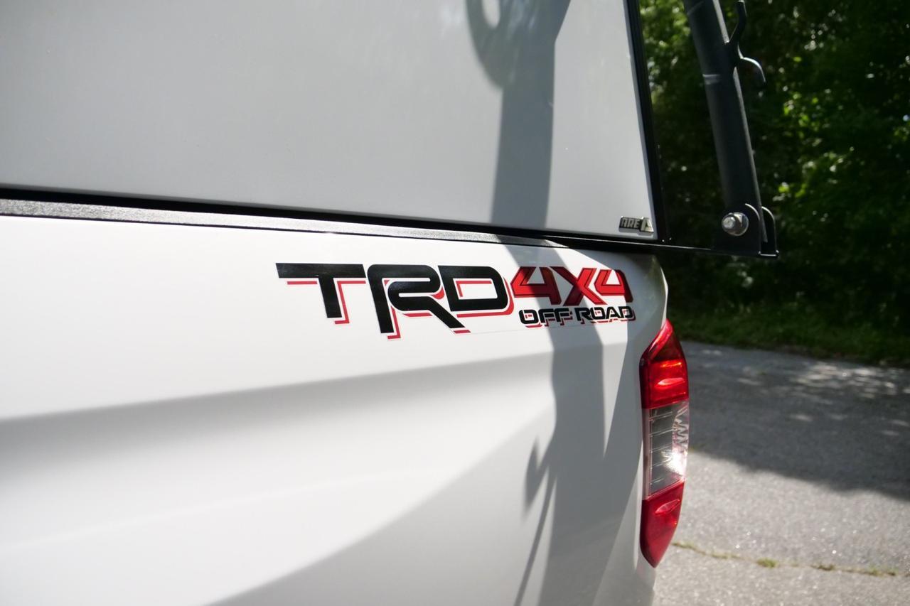 2016 Toyota Tundra SR5 4X4 / TRD Off Road Package / 5.7L V8! High Point NC