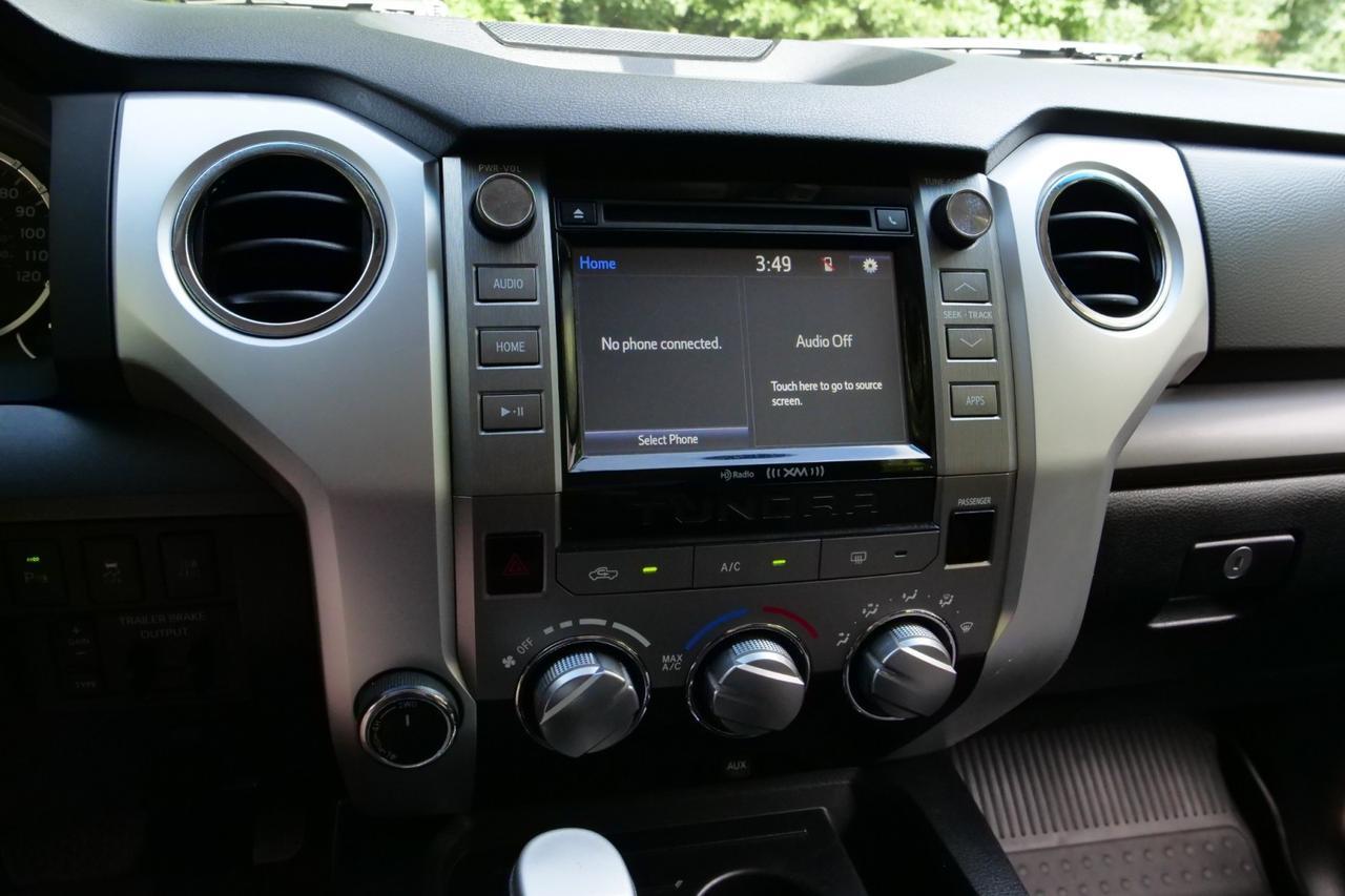 2016 Toyota Tundra SR5 4X4 / TRD Off Road Package / 5.7L V8! High Point NC