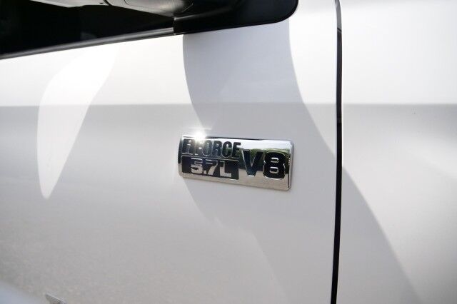 2016 Toyota Tundra SR5 4X4 / TRD Off Road Package / 5.7L V8! High Point NC