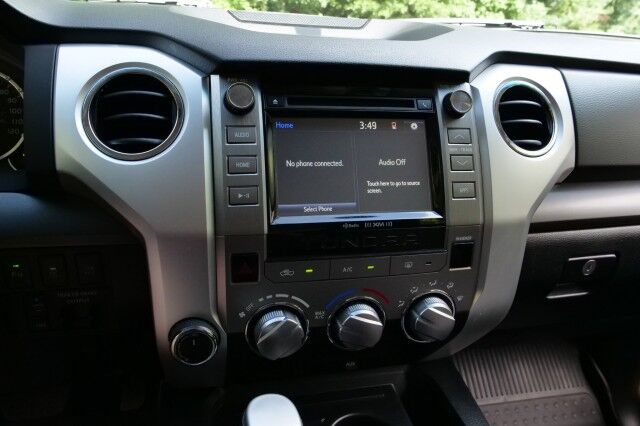 2016 Toyota Tundra SR5 4X4 / TRD Off Road Package / 5.7L V8! High Point NC
