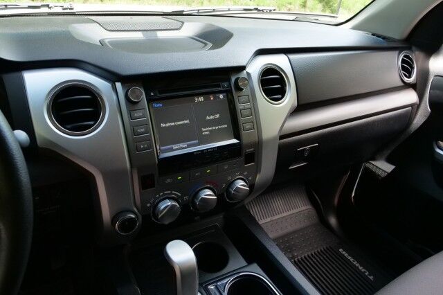 2016 Toyota Tundra SR5 4X4 / TRD Off Road Package / 5.7L V8! High Point NC