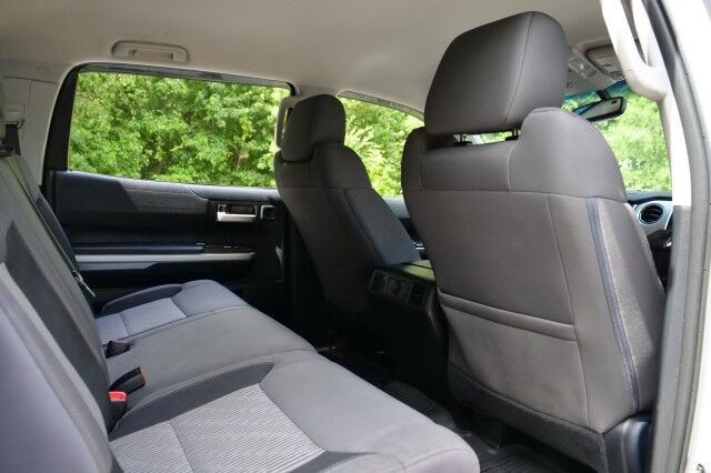 2016 Toyota Tundra SR5 4X4 / TRD Off Road Package / 5.7L V8! High Point NC