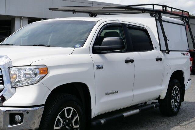 2016 Toyota Tundra SR5 4X4 / TRD Off Road Package / 5.7L V8! High Point NC