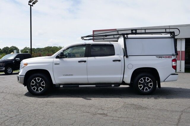 2016 Toyota Tundra SR5 4X4 / TRD Off Road Package / 5.7L V8! High Point NC