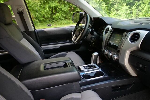 2016 Toyota Tundra SR5 4X4 / TRD Off Road Package / 5.7L V8! High Point NC